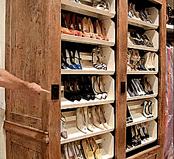 Auto-Rotating Shoe Rack